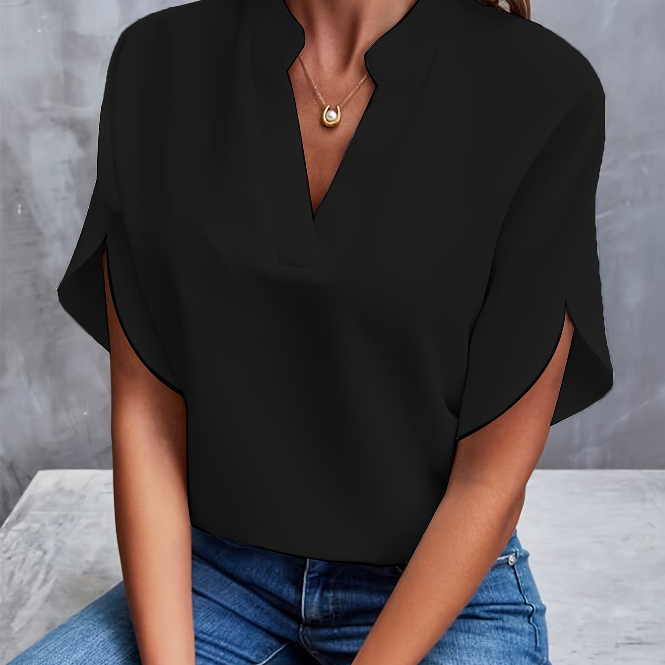 ELORA | RELAXED V-NECK BLOUSE